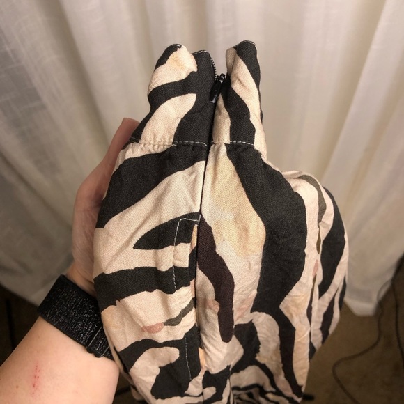 Zebra Print Wide Leg Pants size 2 - Picture 13 of 14